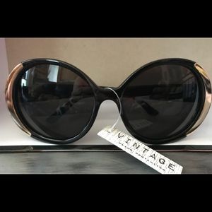 Vintage 1970’s Jacki-O Gold Rim Sunglasses